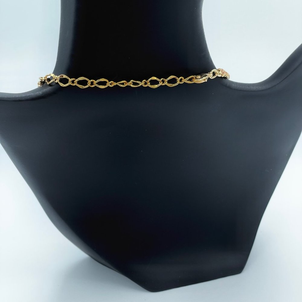 Swarovski Crystal Elements on a Gold toned Necklace - Picture 8 of 15